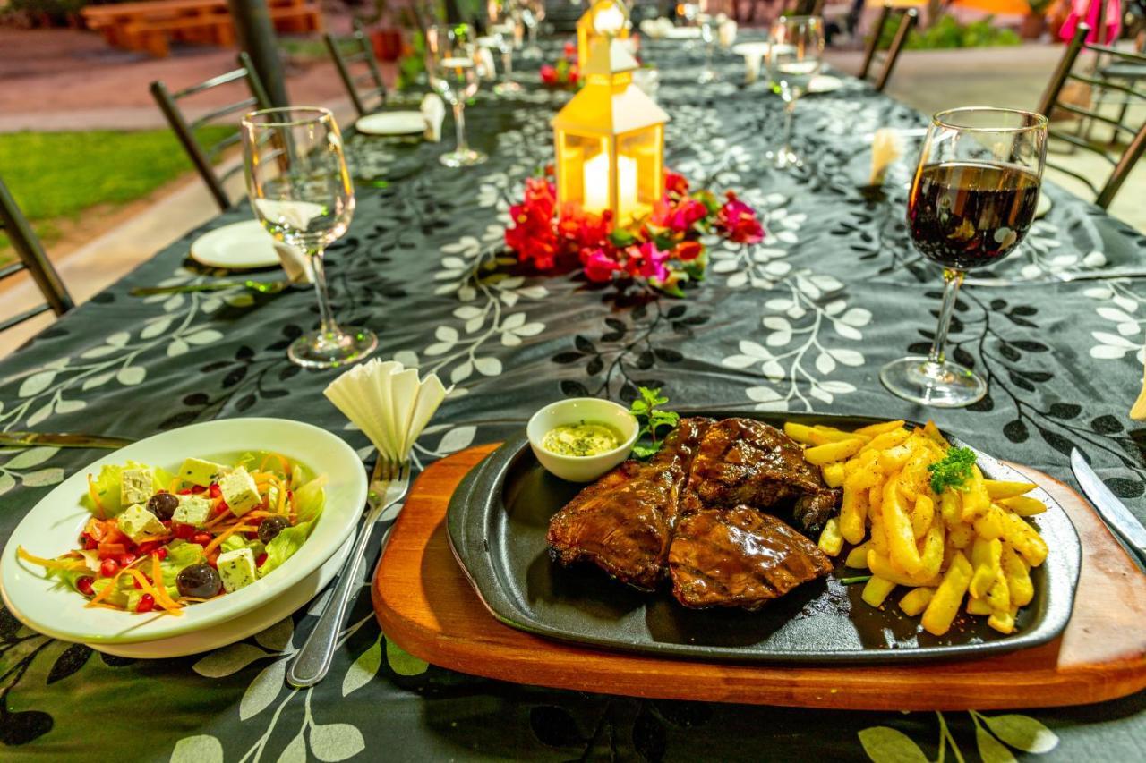 Lion'S Den Guesthouse Otjiwarongo Eksteriør bilde
