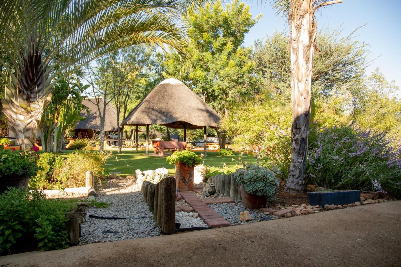 Lion'S Den Guesthouse Otjiwarongo Eksteriør bilde