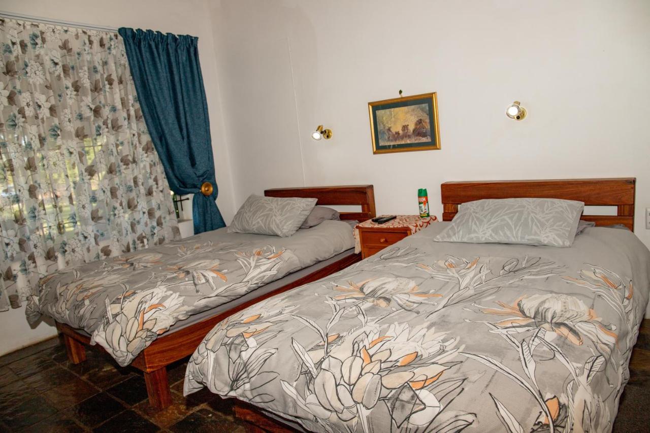 Lion'S Den Guesthouse Otjiwarongo Eksteriør bilde
