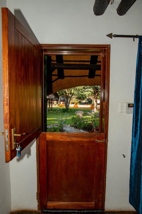 Lion'S Den Guesthouse Otjiwarongo Eksteriør bilde