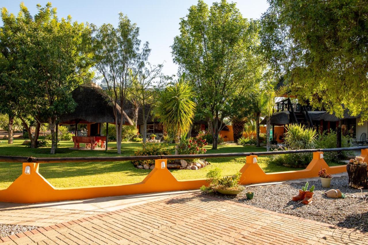 Lion'S Den Guesthouse Otjiwarongo Eksteriør bilde